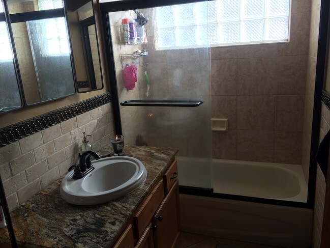 BATHROOM - 4910 Fenton St