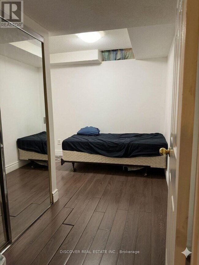 Photo - 5130 Warwickshire Way