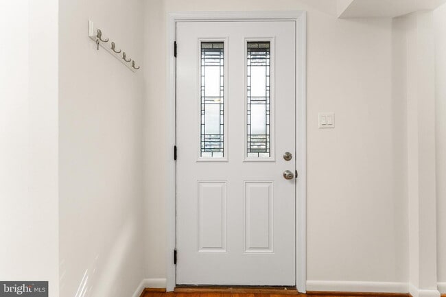 Photo - Spacious & Stylish North Shore Cluster Home Near Reston Town Center