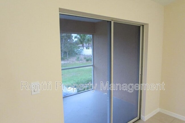 Photo - 1562 Gilbert Ave S