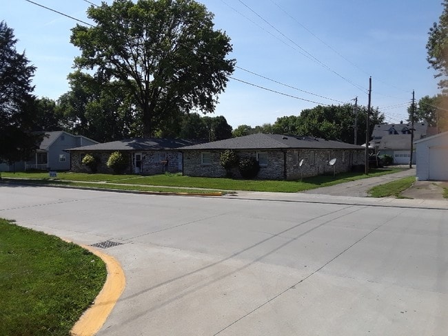 Building Photo - 806 W Washington St Unit 3