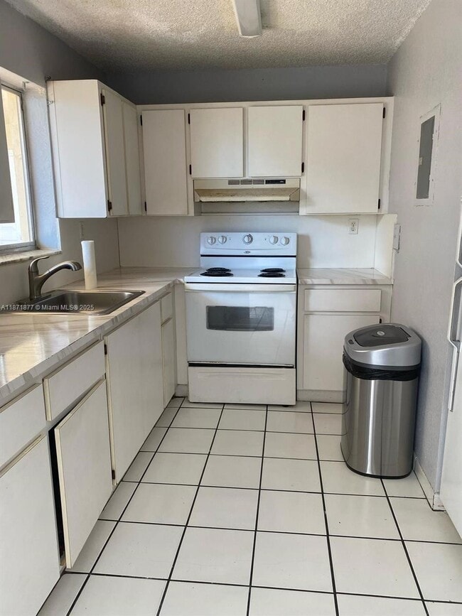 Building Photo - 2735 W 52nd St Unit 508 Rental