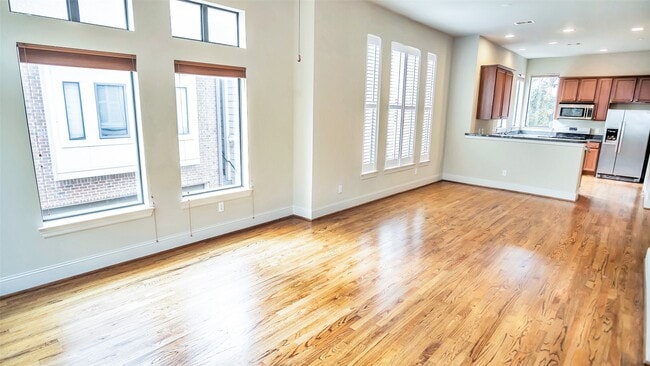 Photo - 1611 Silver St