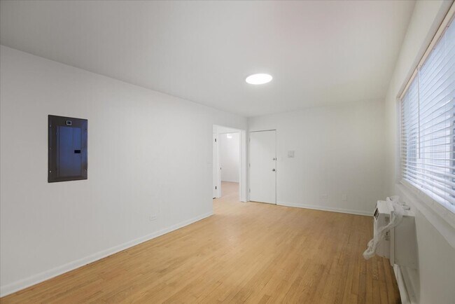 Photo - 7357 N Winchester Ave Unit 2M