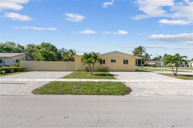 Photo - 1030 SW 6th Way House