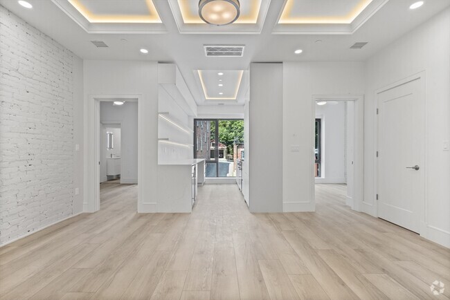 Building Photo - 1572 Beacon St Rental