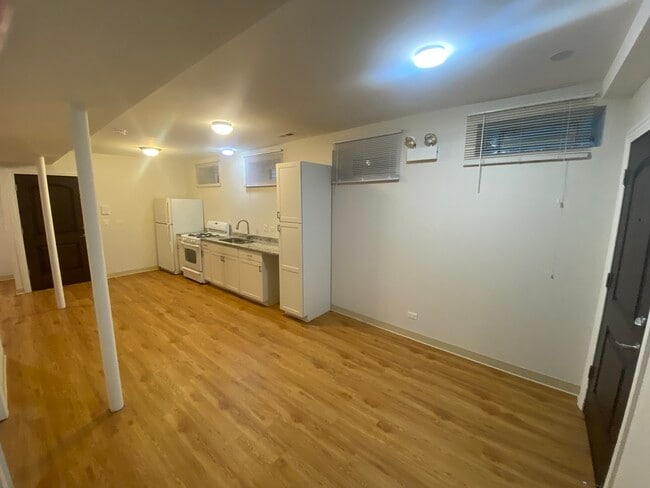 Photo - 1111 N Ashland Ave Unit 1B