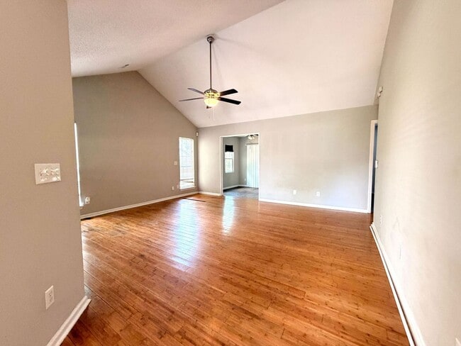 Photo - 3 Bedroom Home off Otranto!