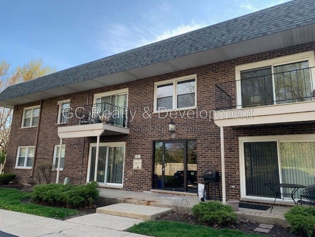 Building Photo - 20 Simpson St Unit F