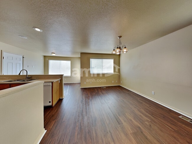 Photo - 1674 Dean Ave