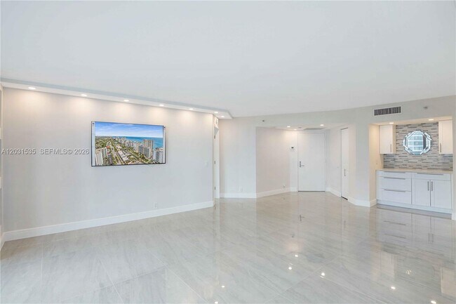 Photo - 3500 Mystic Pointe Dr Unidad 1206