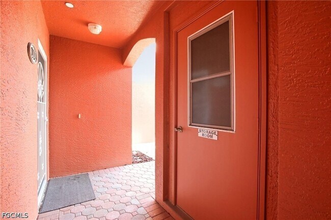 Photo - 728 Victoria Dr Unit 101