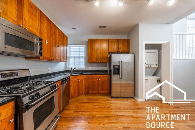 2320 W Adams St