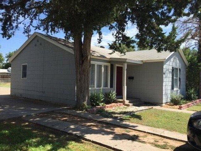 Photo - Pre-Leasing 2 bed 1 bath close to Texas Tech!