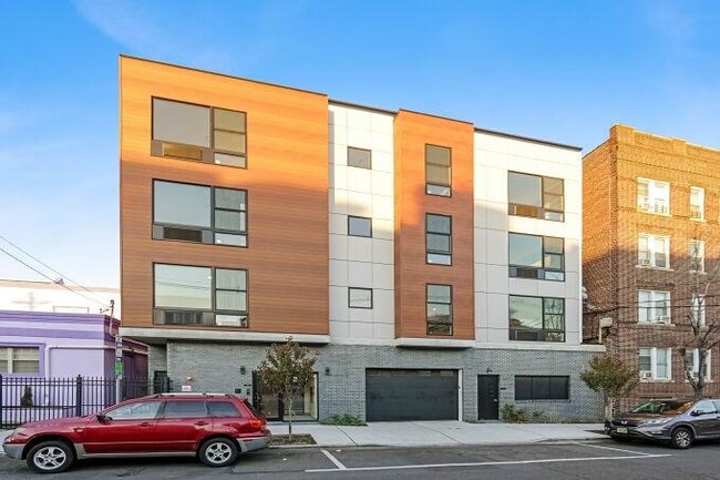 Photo - 304 61st St Unidad 3C