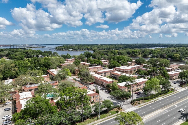 Photo - Colonial Point Condominiums
