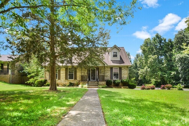 Building Photo - Pet Friendly Three Bedroom! Rental