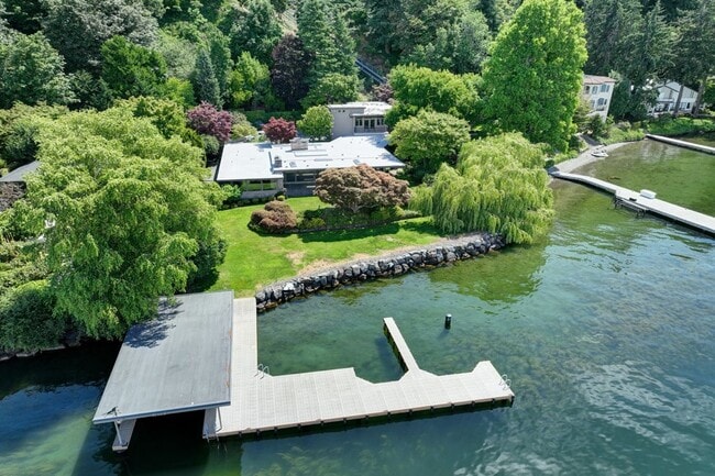 Building Photo - 4Bd/4.5Ba Medina Home