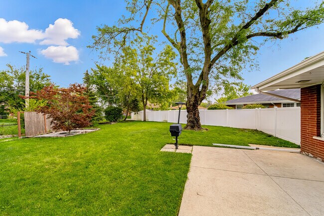 Photo - 554 E 168th Pl