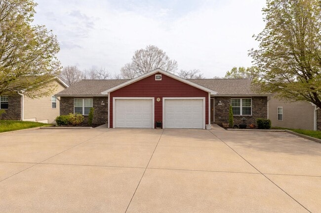 Building Photo - 3334 E St Charles Rd