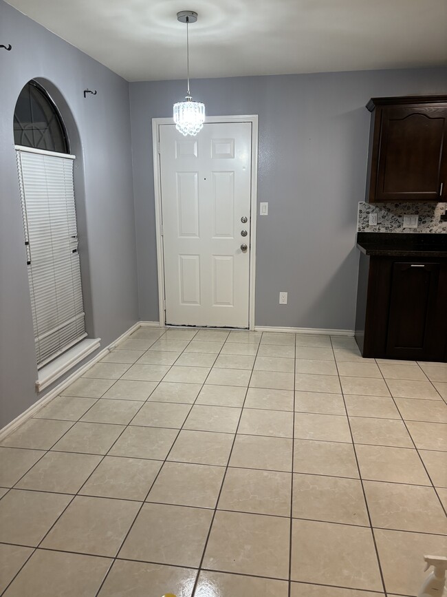 Photo - 1406 Acme Ln Unit 2