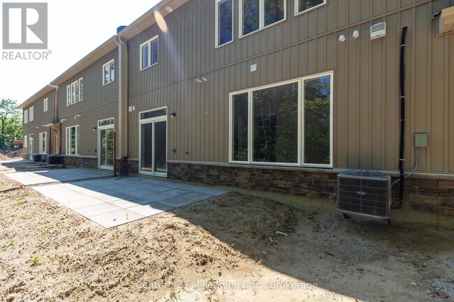 Photo - 9 Steinway St