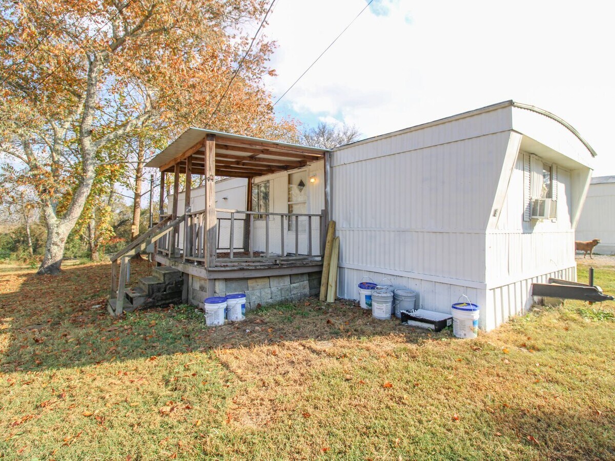 Located minutes from downtown Pulaski, TN - Located minutes from downtown Pulaski, TN House