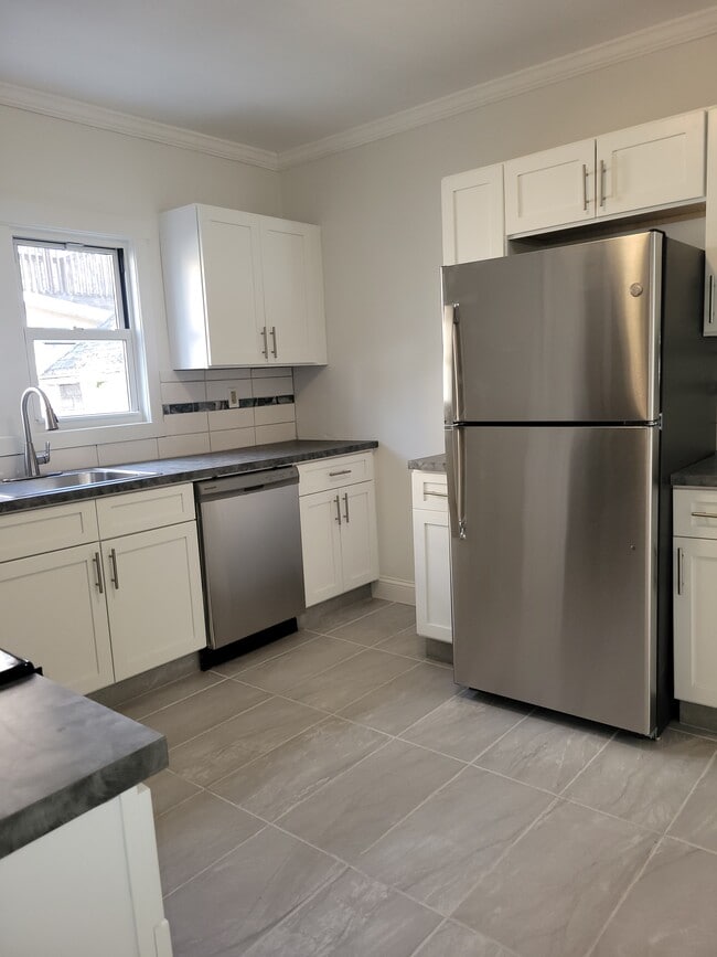 Photo - 292 Robinson St