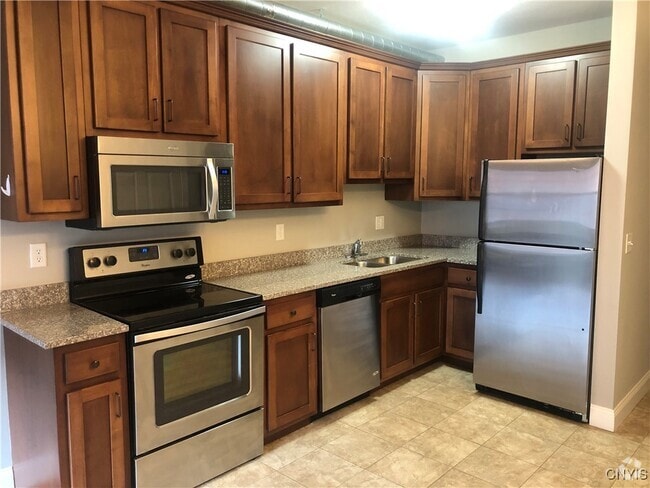 Building Photo - 721 N Clinton St Rental