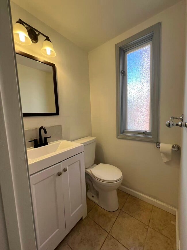 Building Photo - 4011 Beechwood Blvd Rental