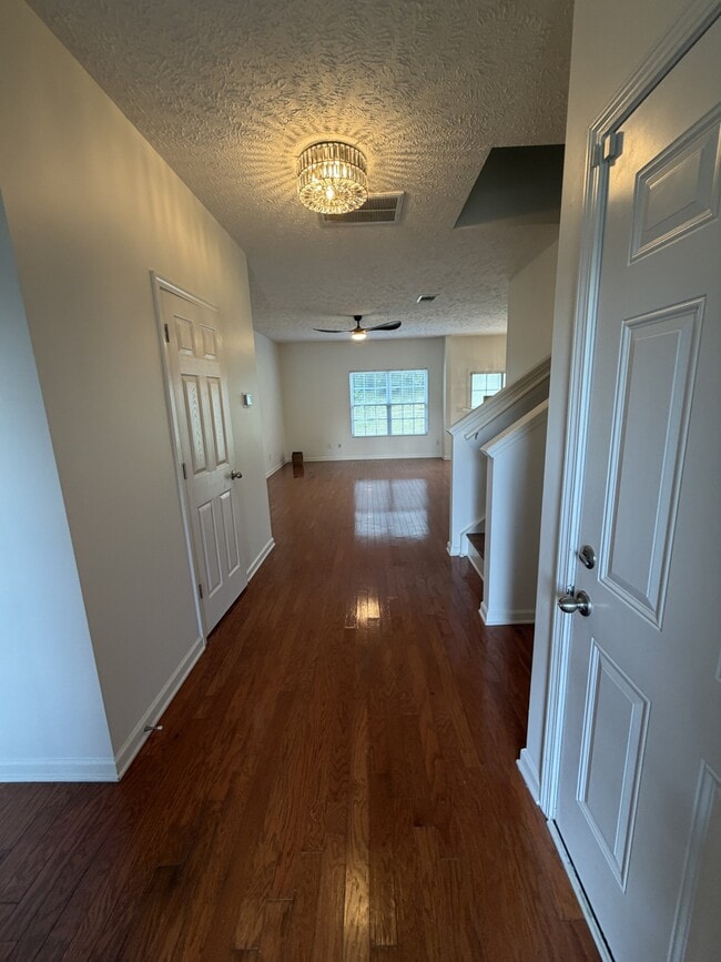 Photo - 8304 Oak Knoll Dr
