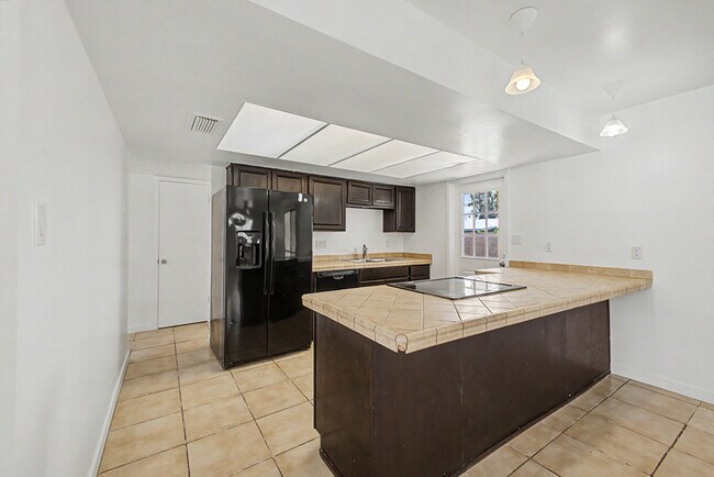 Photo - 921 E Campus Dr