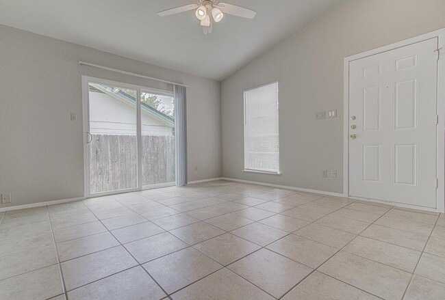Photo - 900 Sirocco Dr