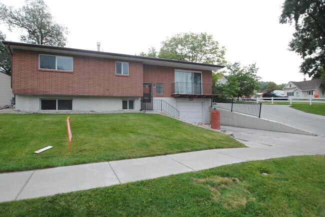 Photo - 810 N 600 E House