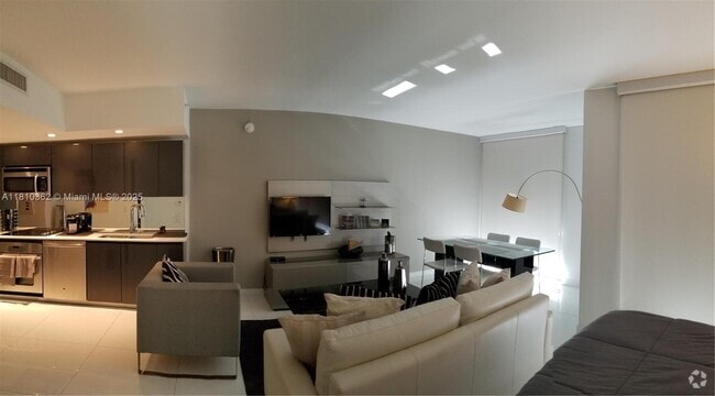 Building Photo - 31 SE 6th St Unit 603 Rental