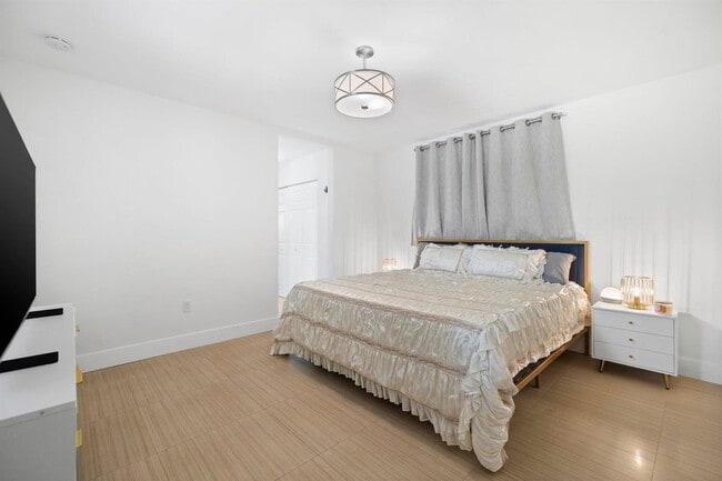 Photo - 811 Capri St