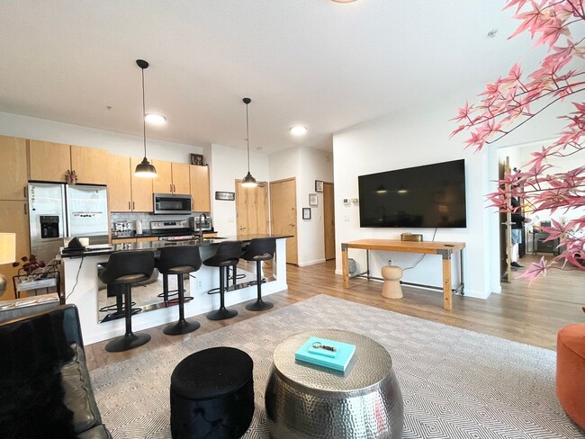 Photo - Luxury Condo Living in the Heart of Excelsior & Grand - Underground parking -Available NOW!