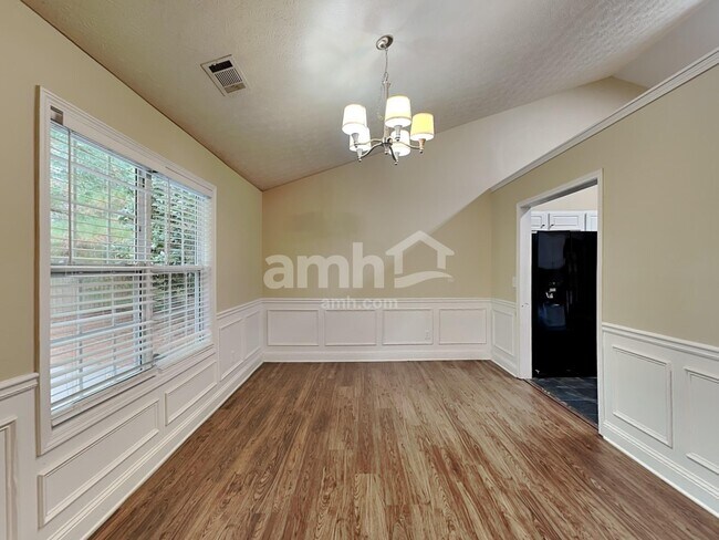 Photo - 2710 Meadow Gate Way