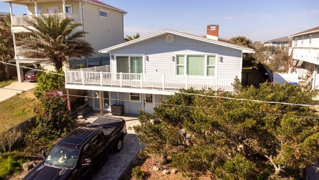 Building Photo - Pelican Way Unit Apt. B