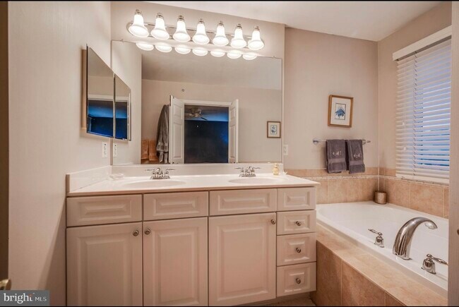 Photo - 221 Anvil Way