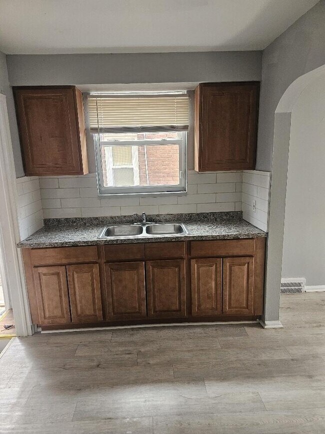 Photo - 10440 Nottingham Rd