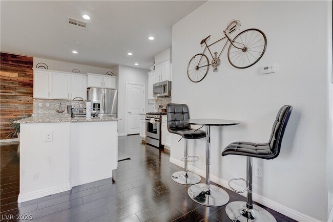 Photo - 48 Jasmine Point St