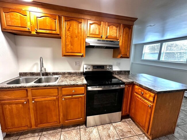 Building Photo - 27 Emerald Dr Unit 15