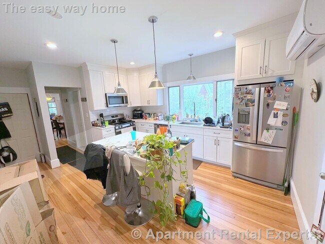 Building Photo - 2 Drummond Pl Rental