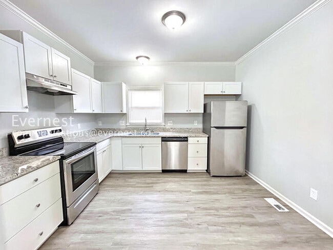 Photo - 677 Smith St SW