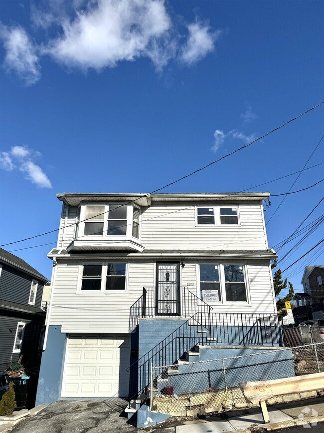 Building Photo - 1500 70th St Rental