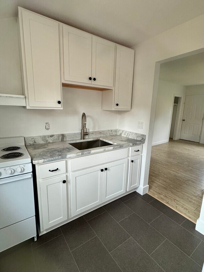 Photo - 100 Main St Unidad Carriage House