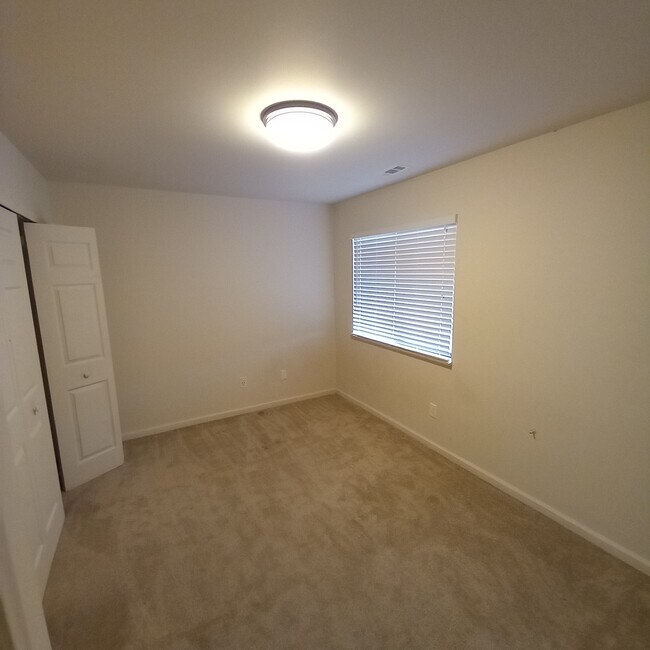 Bedroom - 228 W Hill St Unit #4