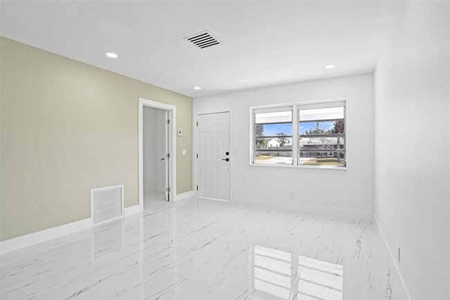 Photo - 1437 SW 1st Ave