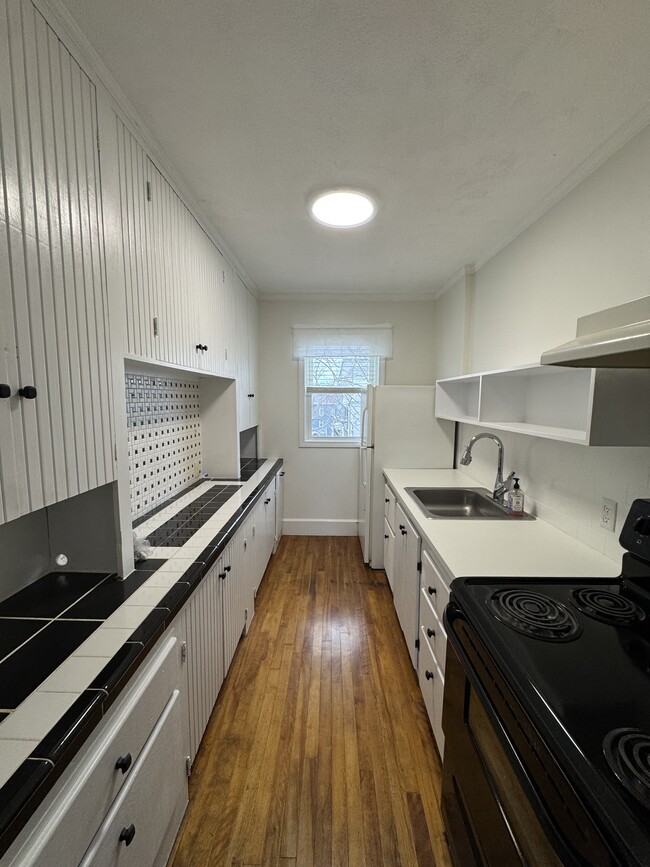 Building Photo - 70 Edwards St Unit 3